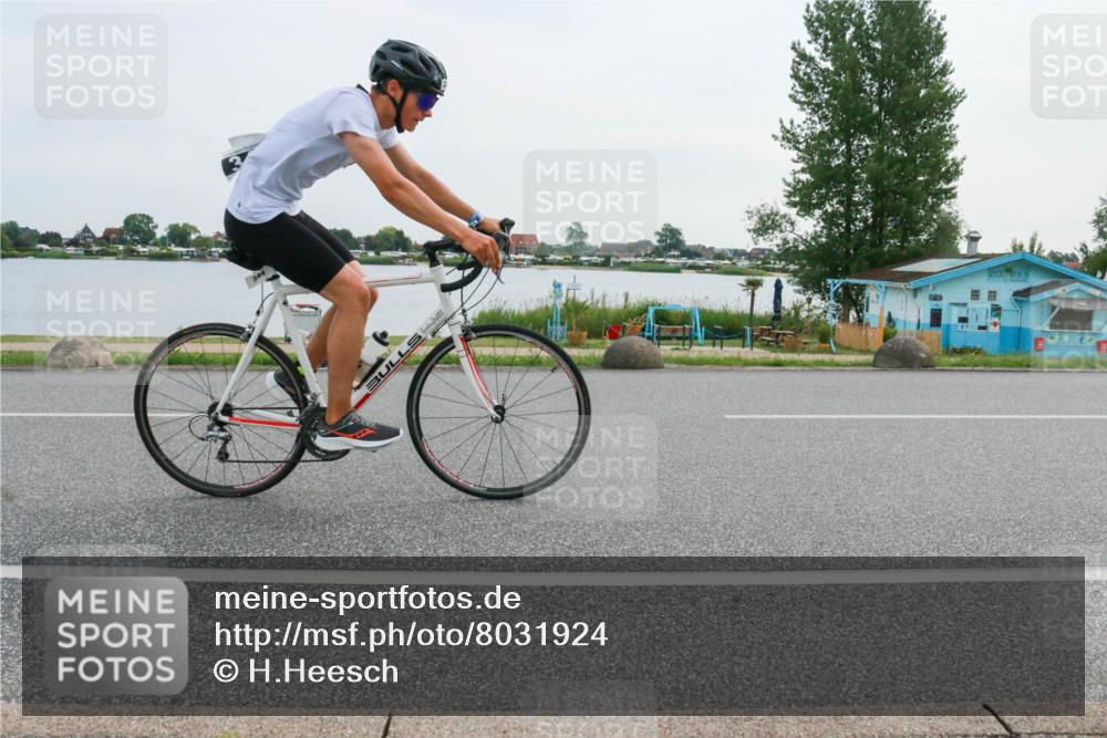 15.06.2025 - 27. Vierlanden-Triathlon H.Heesch http://msf.ph/oto/8031924 15.06.2025 10:38:36 Radfahren 343, 344 meine-sportfotos.de
