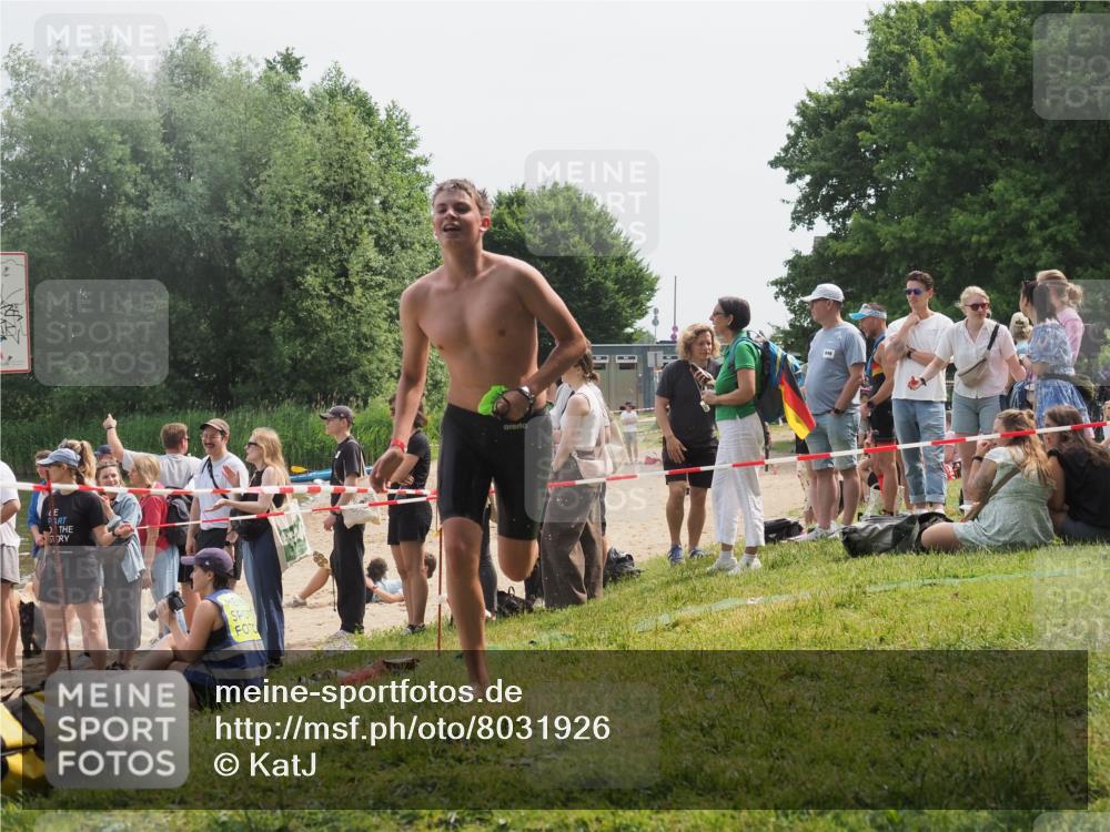 15.06.2025 - 27. Vierlanden-Triathlon KatJ http://msf.ph/oto/8031926 15.06.2025 11:11:10 Schwimmen 861, 947 meine-sportfotos.de