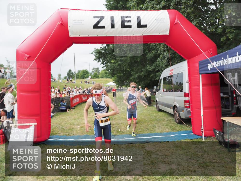 21.06.2025 - 27. Vierlanden-Triathlon MichiJ http://msf.ph/oto/8031942 15.06.2026 12:49:18 Ziel 764, 984, 986, 987, 988 meine-sportfotos.de