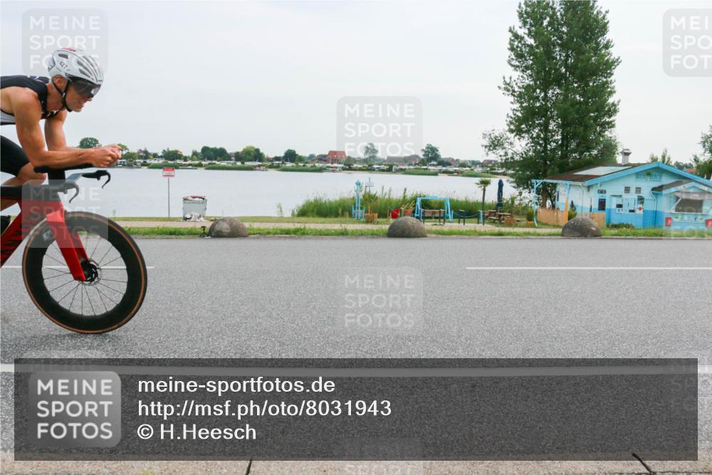 15.06.2025 - 27. Vierlanden-Triathlon H.Heesch http://msf.ph/oto/8031943 15.06.2025 10:38:45 Radfahren 158, 235, 427 meine-sportfotos.de