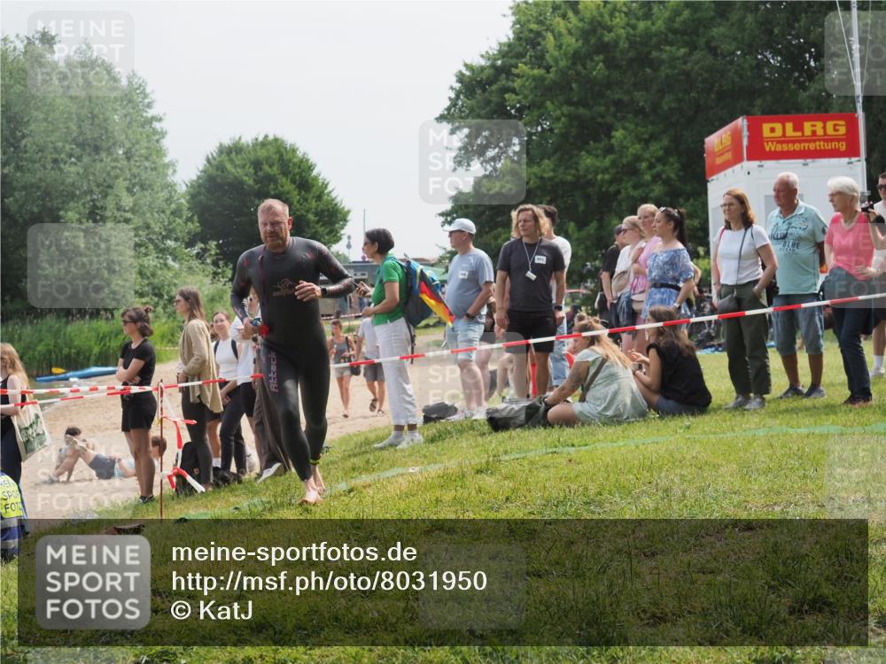 15.06.2025 - 27. Vierlanden-Triathlon KatJ http://msf.ph/oto/8031950 15.06.2025 11:11:32 Schwimmen 843 meine-sportfotos.de
