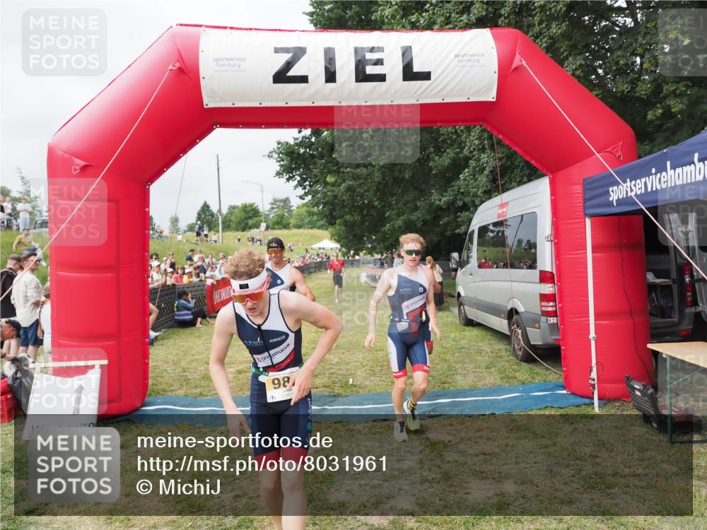 21.06.2025 - 27. Vierlanden-Triathlon MichiJ http://msf.ph/oto/8031961 15.06.2026 12:49:19 Ziel 764, 984, 986, 987, 988 meine-sportfotos.de