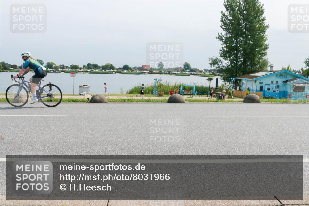 21.06.2025 - 27. Vierlanden-Triathlon H.Heesch http://msf.ph/oto/8031966 15.06.2025 11:34:27 Radfahren 905 meine-sportfotos.de