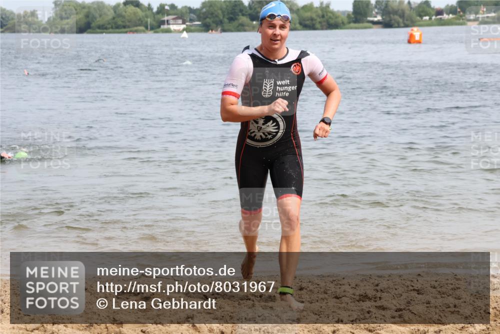 15.06.2025 - 27. Vierlanden-Triathlon Lena Gebhardt http://msf.ph/oto/8031967 15.06.2025 11:12:50 Schwimmen 780, 858, 928, 982 meine-sportfotos.de