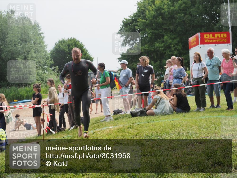 15.06.2025 - 27. Vierlanden-Triathlon KatJ http://msf.ph/oto/8031968 15.06.2025 11:11:32 Schwimmen 843 meine-sportfotos.de