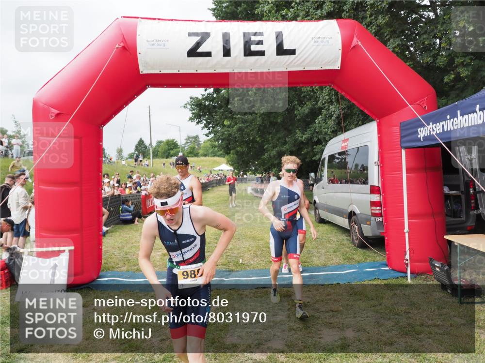 21.06.2025 - 27. Vierlanden-Triathlon MichiJ http://msf.ph/oto/8031970 15.06.2026 12:49:19 Ziel 764, 984, 986, 987, 988 meine-sportfotos.de