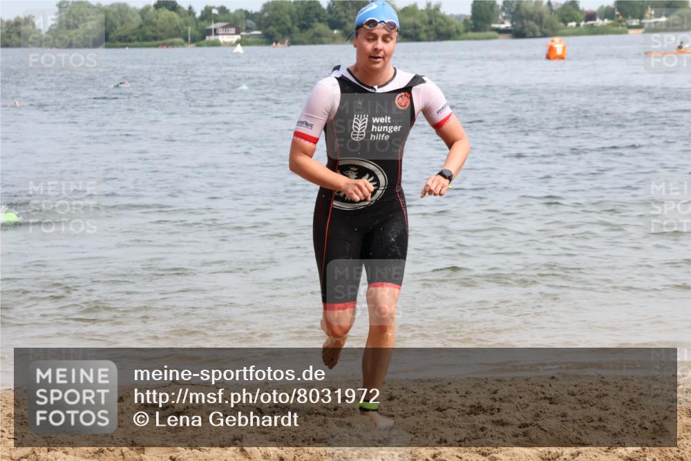 15.06.2025 - 27. Vierlanden-Triathlon Lena Gebhardt http://msf.ph/oto/8031972 15.06.2025 11:12:50 Schwimmen 780, 858, 928, 982 meine-sportfotos.de
