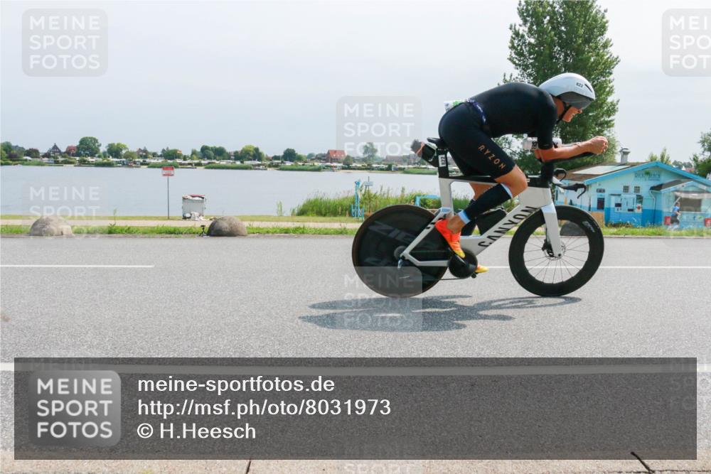 21.06.2025 - 27. Vierlanden-Triathlon H.Heesch http://msf.ph/oto/8031973 15.06.2025 11:34:32 Radfahren 250, 822, 905 meine-sportfotos.de