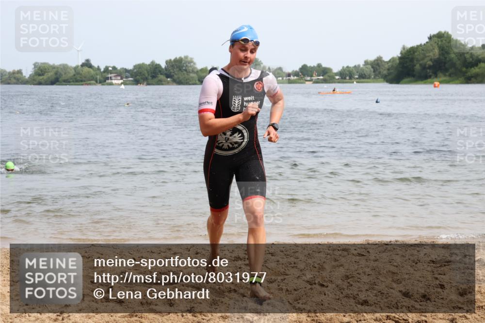 15.06.2025 - 27. Vierlanden-Triathlon Lena Gebhardt http://msf.ph/oto/8031977 15.06.2025 11:12:51 Schwimmen 655, 780, 858, 928, 982 meine-sportfotos.de