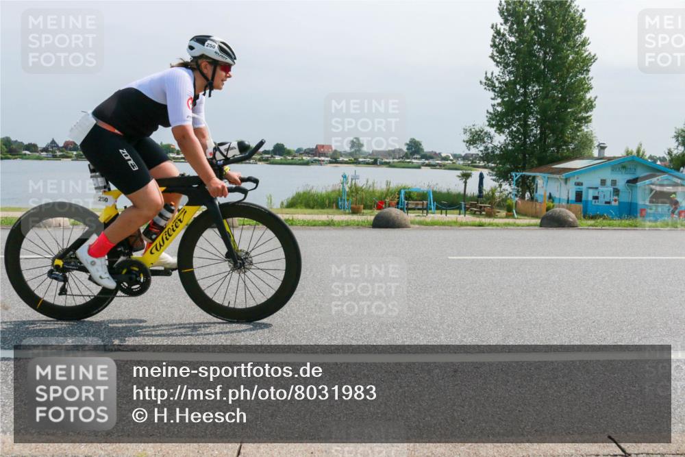 21.06.2025 - 27. Vierlanden-Triathlon H.Heesch http://msf.ph/oto/8031983 15.06.2025 11:34:33 Radfahren 250, 822, 905 meine-sportfotos.de