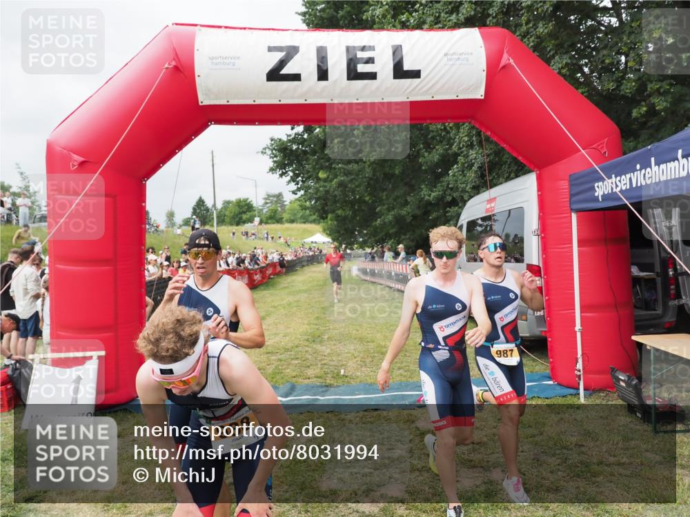 21.06.2025 - 27. Vierlanden-Triathlon MichiJ http://msf.ph/oto/8031994 15.06.2026 12:49:19 Ziel 764, 984, 986, 987, 988 meine-sportfotos.de