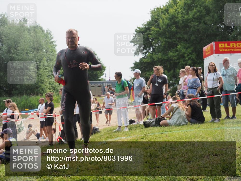 15.06.2025 - 27. Vierlanden-Triathlon KatJ http://msf.ph/oto/8031996 15.06.2025 11:11:33 Schwimmen 742, 843 meine-sportfotos.de