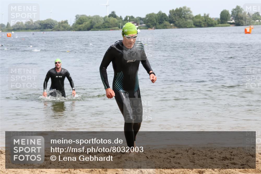 15.06.2025 - 27. Vierlanden-Triathlon Lena Gebhardt http://msf.ph/oto/8032003 15.06.2025 11:12:54 Schwimmen 655, 780, 858, 928, 982 meine-sportfotos.de