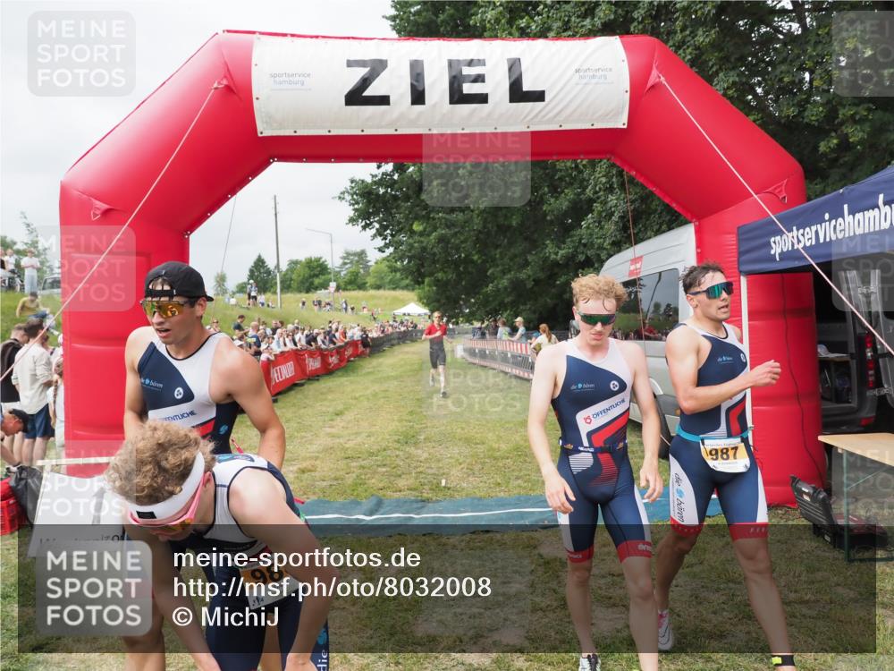 21.06.2025 - 27. Vierlanden-Triathlon MichiJ http://msf.ph/oto/8032008 15.06.2026 12:49:20 Ziel 764, 984, 986, 987, 988 meine-sportfotos.de