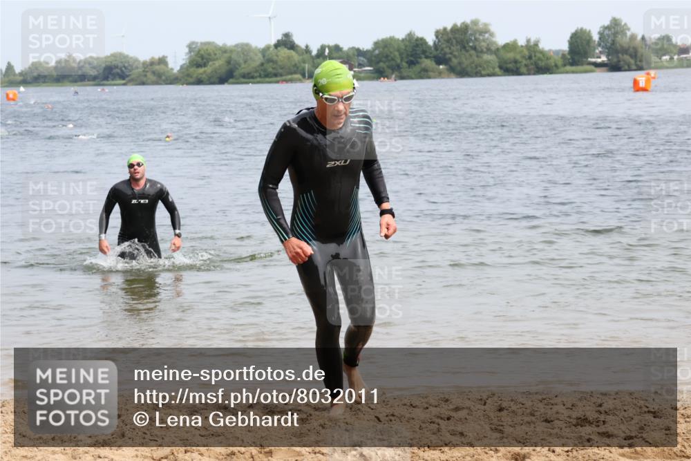 15.06.2025 - 27. Vierlanden-Triathlon Lena Gebhardt http://msf.ph/oto/8032011 15.06.2025 11:12:54 Schwimmen 655, 780, 858, 928, 982 meine-sportfotos.de