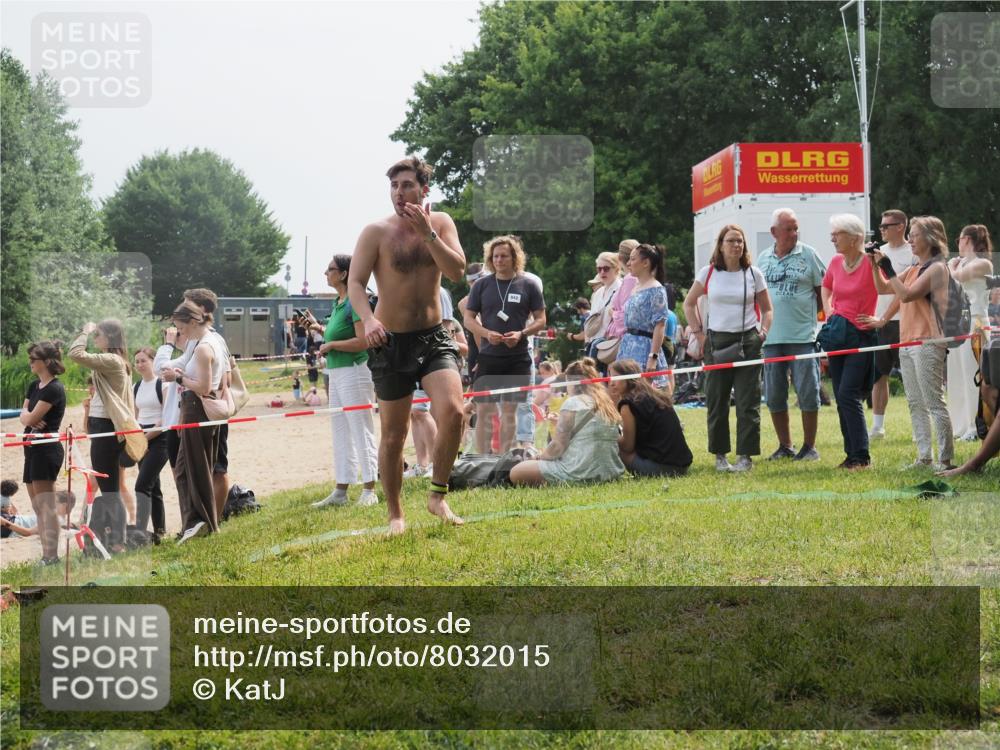 15.06.2025 - 27. Vierlanden-Triathlon KatJ http://msf.ph/oto/8032015 15.06.2025 11:11:40 Schwimmen 742, 791, 843 meine-sportfotos.de