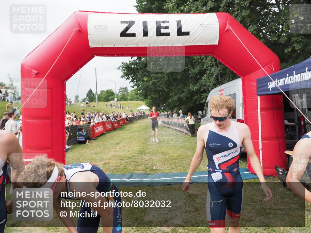21.06.2025 - 27. Vierlanden-Triathlon MichiJ http://msf.ph/oto/8032032 15.06.2026 12:49:20 Ziel 764, 984, 986, 987, 988 meine-sportfotos.de