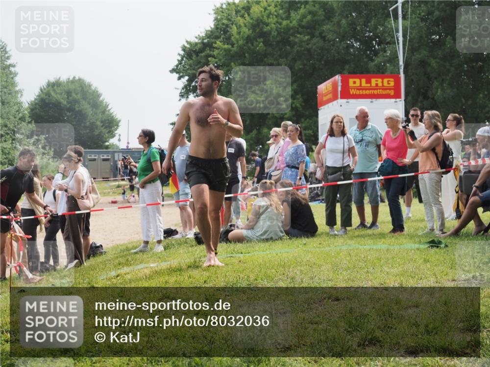 15.06.2025 - 27. Vierlanden-Triathlon KatJ http://msf.ph/oto/8032036 15.06.2025 11:11:41 Schwimmen 742, 791, 843 meine-sportfotos.de