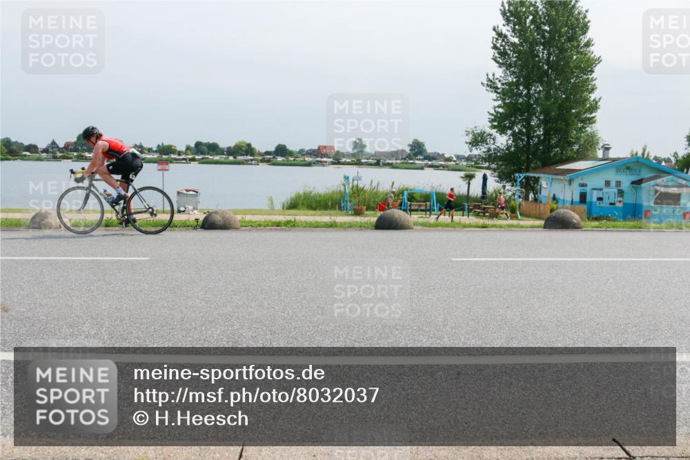 21.06.2025 - 27. Vierlanden-Triathlon H.Heesch http://msf.ph/oto/8032037 15.06.2025 11:34:52 Radfahren 638, 707, 760, 894, 961 meine-sportfotos.de