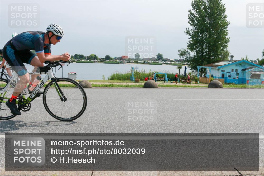 21.06.2025 - 27. Vierlanden-Triathlon H.Heesch http://msf.ph/oto/8032039 15.06.2025 11:34:52 Radfahren 638, 707, 760, 894, 961 meine-sportfotos.de