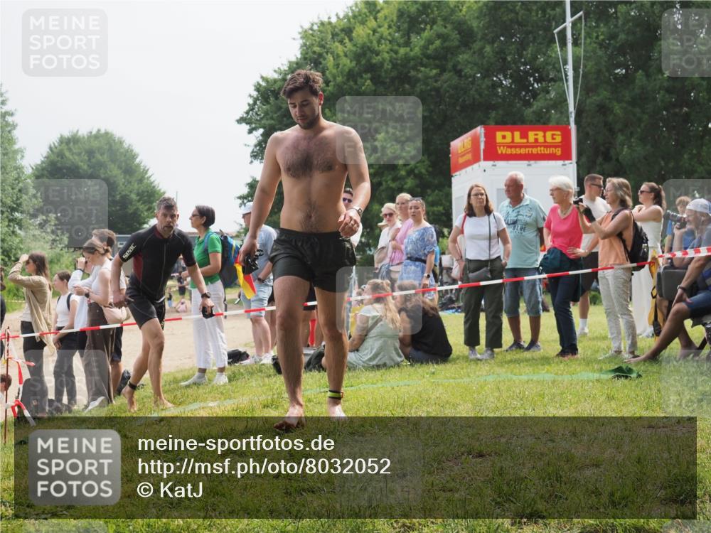 15.06.2025 - 27. Vierlanden-Triathlon KatJ http://msf.ph/oto/8032052 15.06.2025 11:11:42 Schwimmen 742, 791 meine-sportfotos.de
