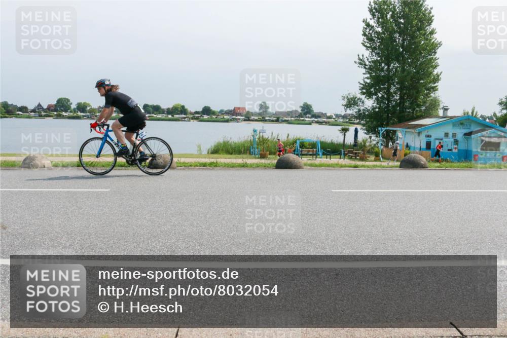 21.06.2025 - 27. Vierlanden-Triathlon H.Heesch http://msf.ph/oto/8032054 15.06.2025 11:34:54 Radfahren 638, 707, 760, 894, 961 meine-sportfotos.de