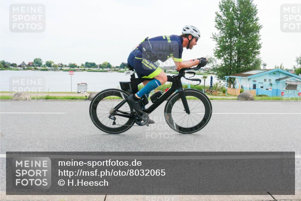 15.06.2025 - 27. Vierlanden-Triathlon H.Heesch http://msf.ph/oto/8032065 15.06.2025 10:38:49 Radfahren 235, 298, 427 meine-sportfotos.de