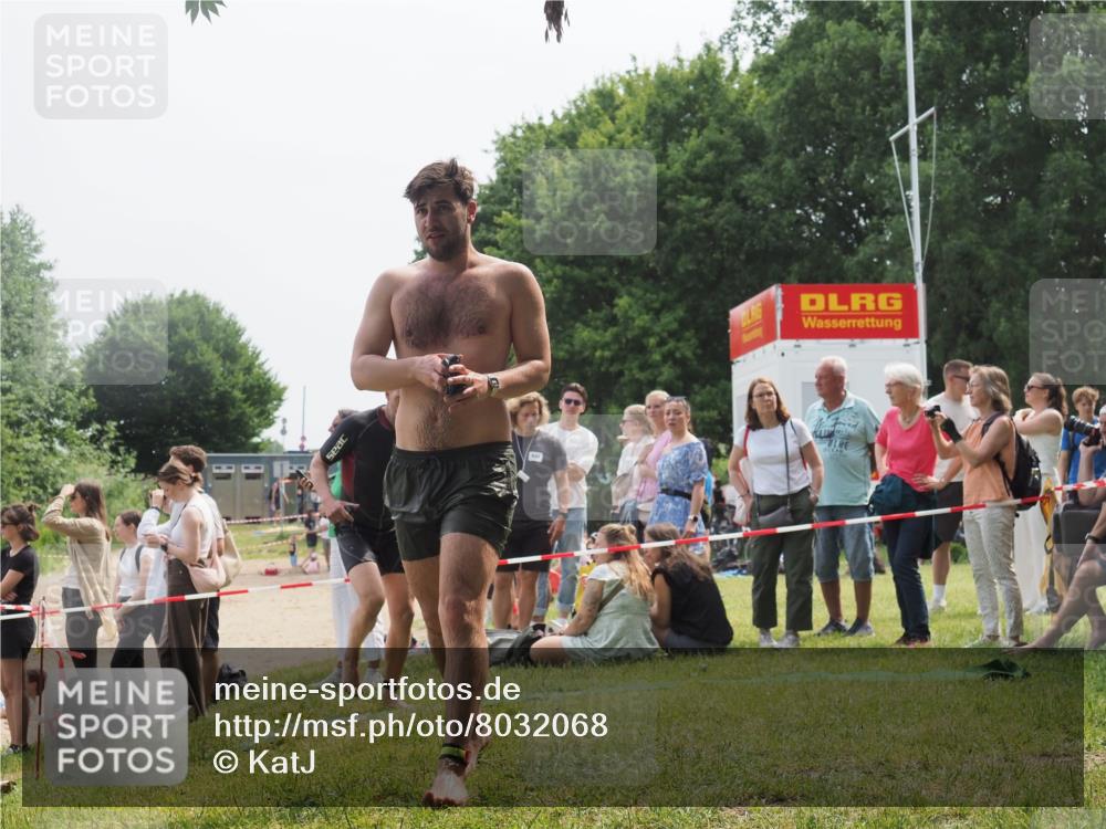 15.06.2025 - 27. Vierlanden-Triathlon KatJ http://msf.ph/oto/8032068 15.06.2025 11:11:43 Schwimmen 742, 791 meine-sportfotos.de