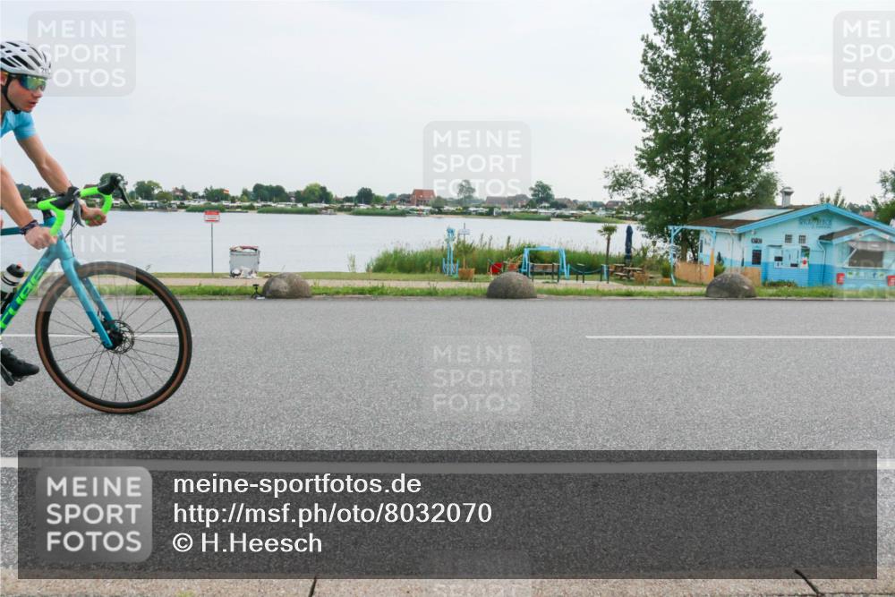 15.06.2025 - 27. Vierlanden-Triathlon H.Heesch http://msf.ph/oto/8032070 15.06.2025 10:38:53 Radfahren 17, 235, 298 meine-sportfotos.de
