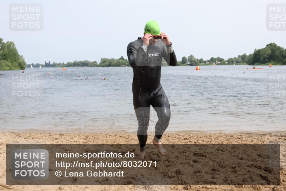 15.06.2025 - 27. Vierlanden-Triathlon Lena Gebhardt http://msf.ph/oto/8032071 15.06.2025 11:13:01 Schwimmen 655, 780 meine-sportfotos.de