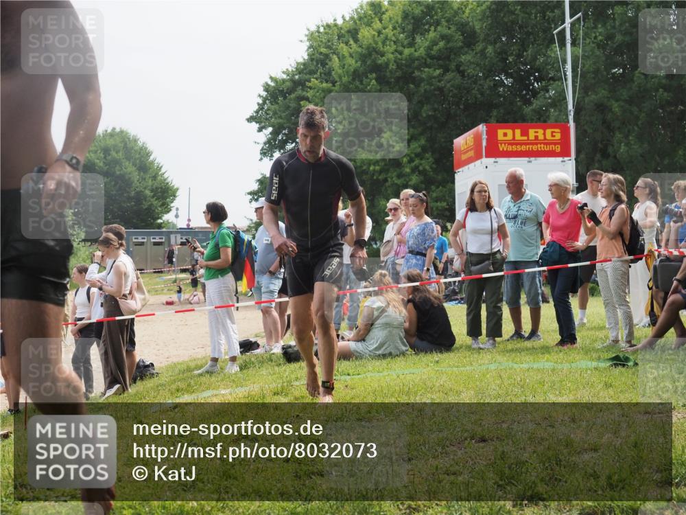 15.06.2025 - 27. Vierlanden-Triathlon KatJ http://msf.ph/oto/8032073 15.06.2025 11:11:44 Schwimmen 742, 791 meine-sportfotos.de