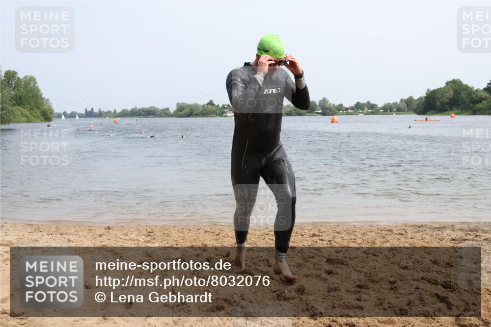 15.06.2025 - 27. Vierlanden-Triathlon Lena Gebhardt http://msf.ph/oto/8032076 15.06.2025 11:13:01 Schwimmen 655, 780 meine-sportfotos.de