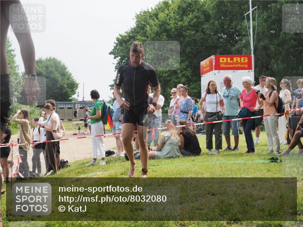 15.06.2025 - 27. Vierlanden-Triathlon KatJ http://msf.ph/oto/8032080 15.06.2025 11:11:44 Schwimmen 742, 791 meine-sportfotos.de