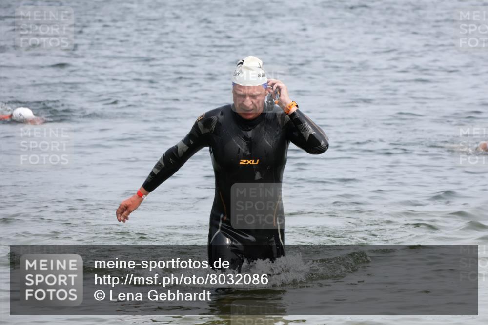 15.06.2025 - 27. Vierlanden-Triathlon Lena Gebhardt http://msf.ph/oto/8032086 15.06.2025 11:13:38 Schwimmen 966 meine-sportfotos.de