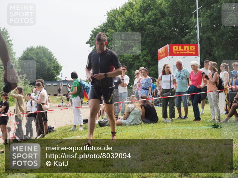 15.06.2025 - 27. Vierlanden-Triathlon KatJ http://msf.ph/oto/8032094 15.06.2025 11:11:45 Schwimmen 742, 791 meine-sportfotos.de