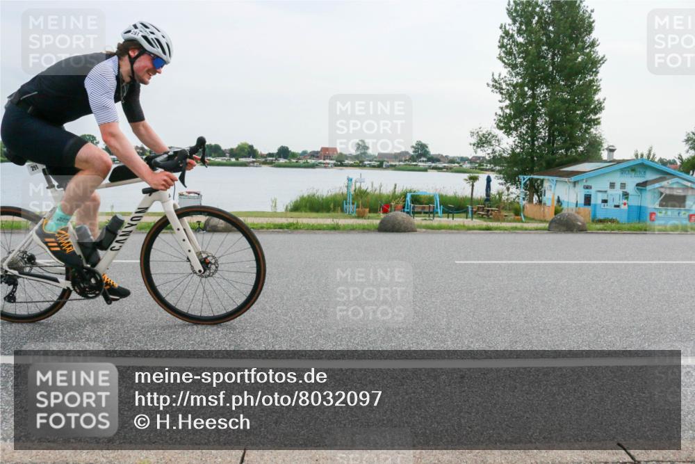 15.06.2025 - 27. Vierlanden-Triathlon H.Heesch http://msf.ph/oto/8032097 15.06.2025 10:39:05 Radfahren 148, 291, 548 meine-sportfotos.de