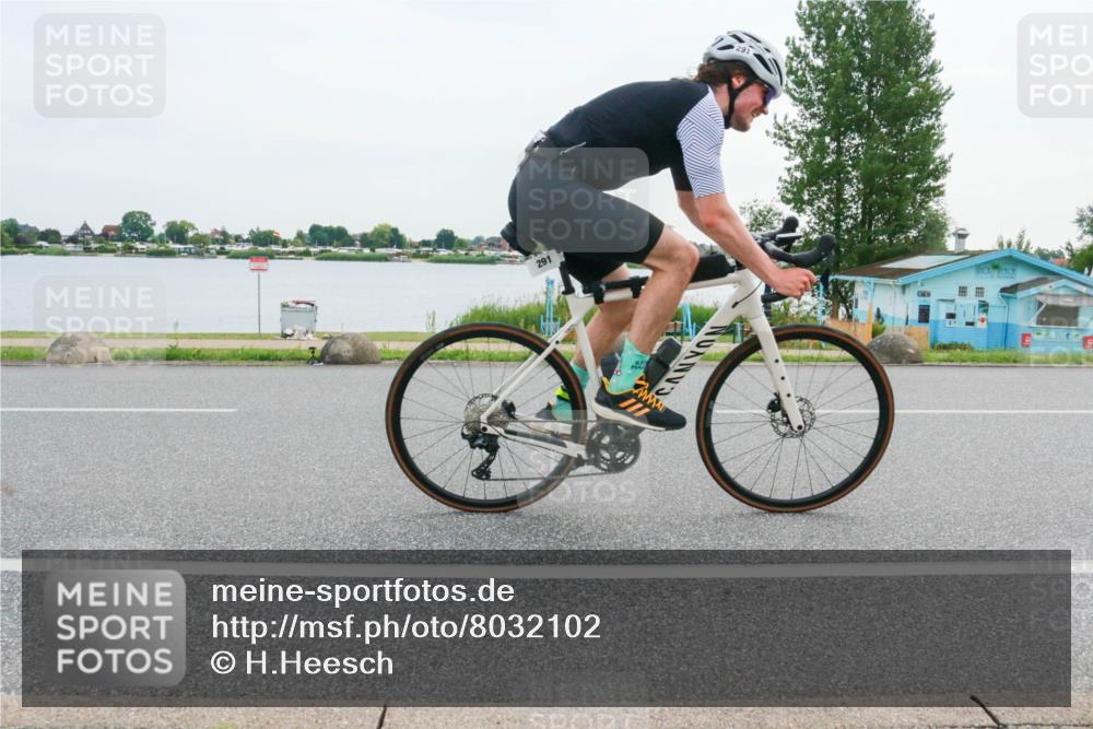15.06.2025 - 27. Vierlanden-Triathlon H.Heesch http://msf.ph/oto/8032102 15.06.2025 10:39:05 Radfahren 148, 291, 548 meine-sportfotos.de