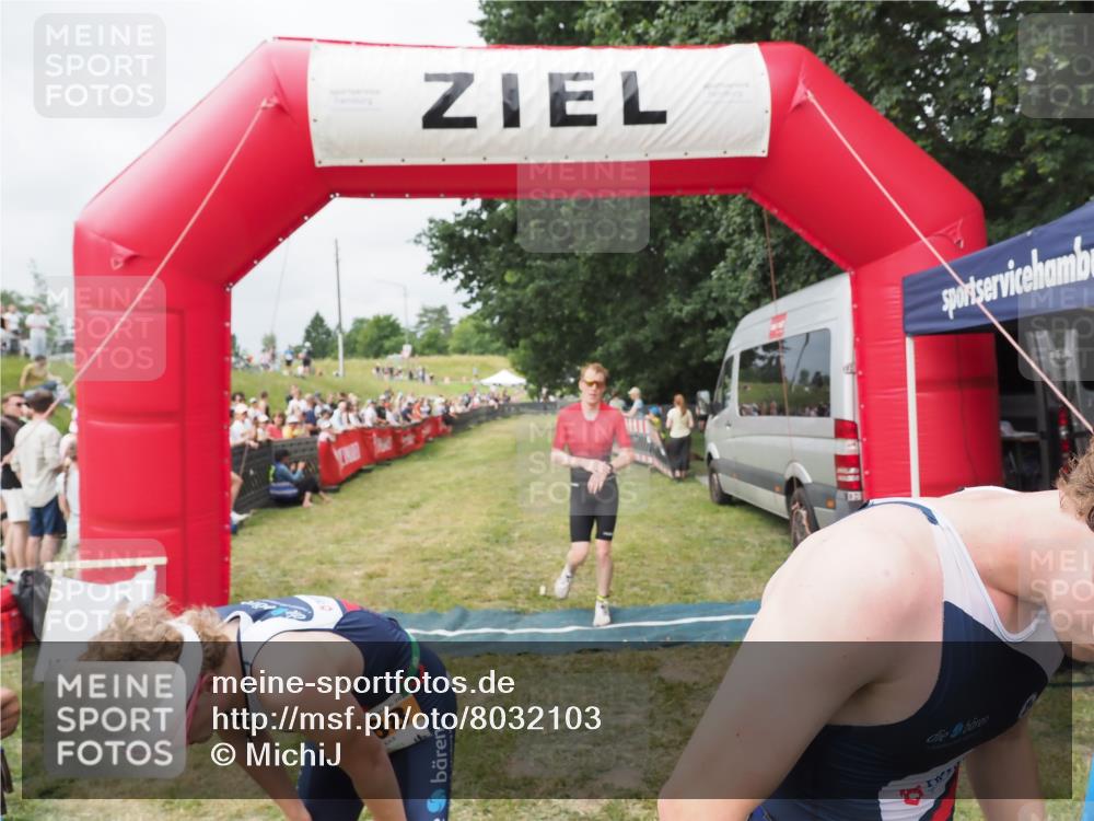 21.06.2025 - 27. Vierlanden-Triathlon MichiJ http://msf.ph/oto/8032103 15.06.2026 12:49:22 Ziel 764, 984, 986, 987, 988 meine-sportfotos.de