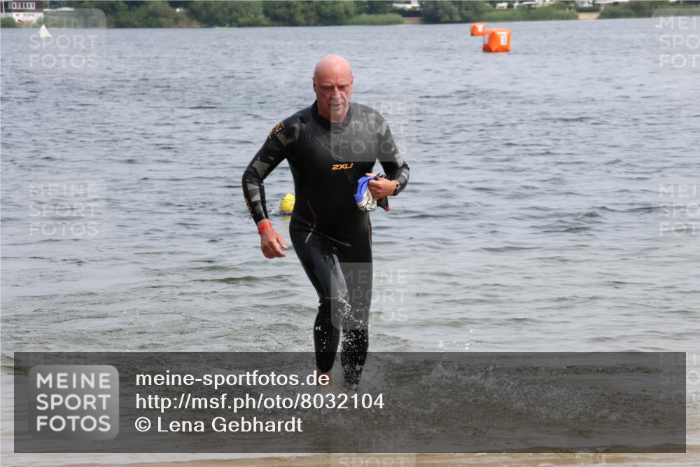 15.06.2025 - 27. Vierlanden-Triathlon Lena Gebhardt http://msf.ph/oto/8032104 15.06.2025 11:13:41 Schwimmen 966 meine-sportfotos.de