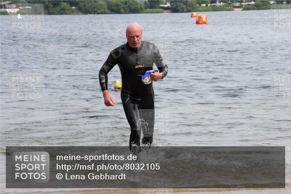 15.06.2025 - 27. Vierlanden-Triathlon Lena Gebhardt http://msf.ph/oto/8032105 15.06.2025 11:13:41 Schwimmen 966 meine-sportfotos.de