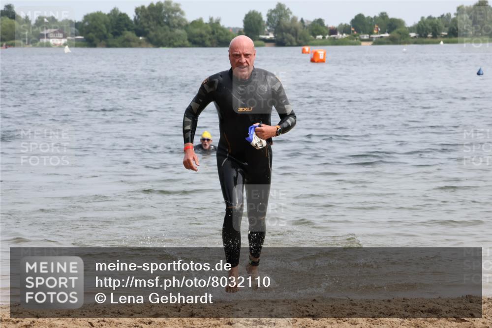 15.06.2025 - 27. Vierlanden-Triathlon Lena Gebhardt http://msf.ph/oto/8032110 15.06.2025 11:13:42 Schwimmen 966 meine-sportfotos.de