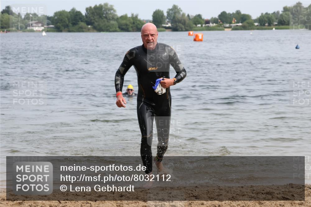 15.06.2025 - 27. Vierlanden-Triathlon Lena Gebhardt http://msf.ph/oto/8032112 15.06.2025 11:13:42 Schwimmen 966 meine-sportfotos.de
