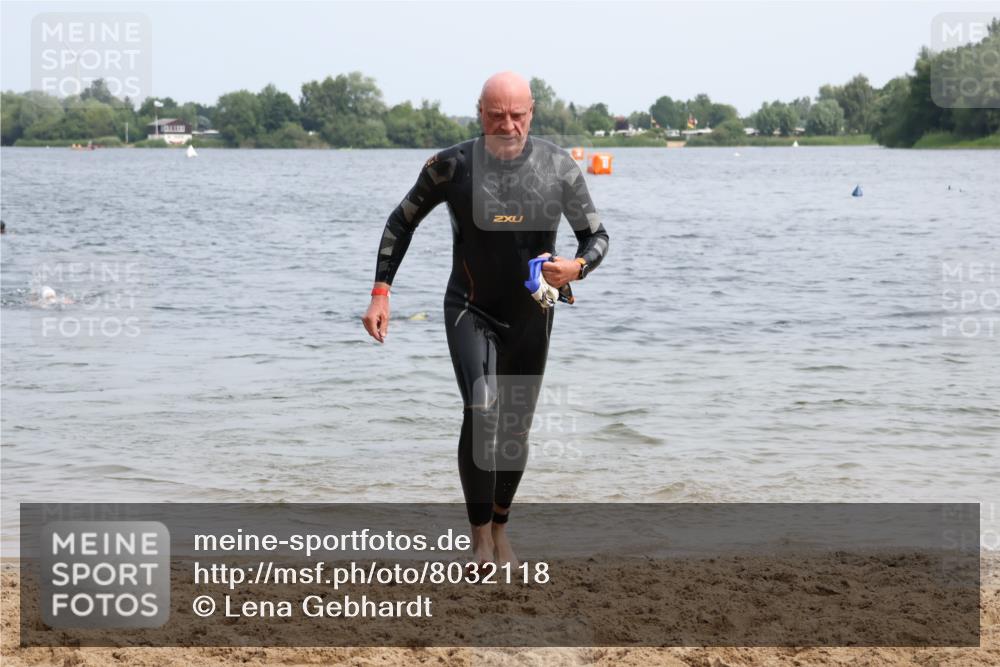 15.06.2025 - 27. Vierlanden-Triathlon Lena Gebhardt http://msf.ph/oto/8032118 15.06.2025 11:13:42 Schwimmen 966 meine-sportfotos.de