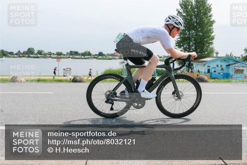 21.06.2025 - 27. Vierlanden-Triathlon H.Heesch http://msf.ph/oto/8032121 15.06.2025 11:35:04 Radfahren 662, 715 meine-sportfotos.de