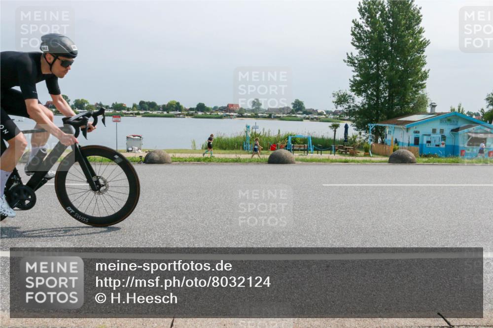 21.06.2025 - 27. Vierlanden-Triathlon H.Heesch http://msf.ph/oto/8032124 15.06.2025 11:35:07 Radfahren 662, 715 meine-sportfotos.de