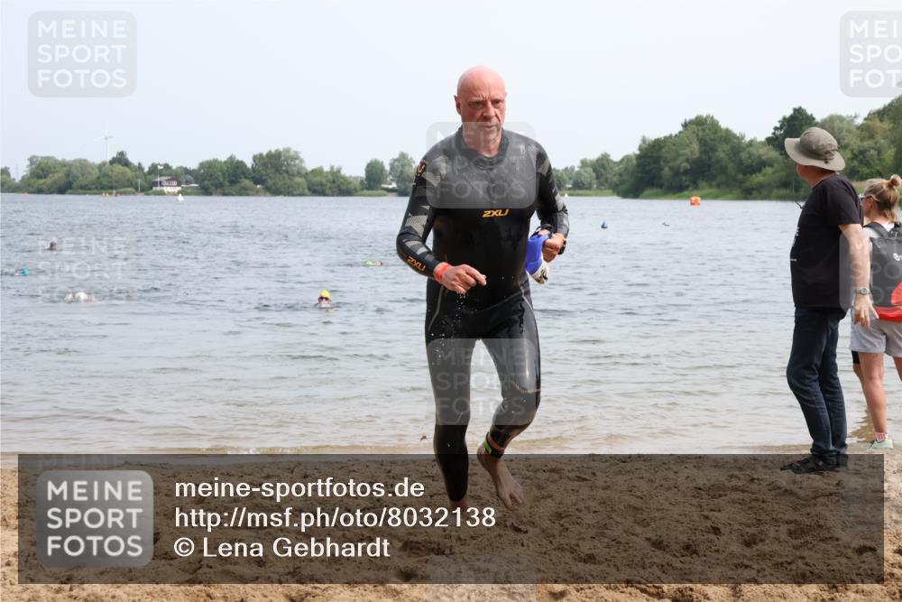 15.06.2025 - 27. Vierlanden-Triathlon Lena Gebhardt http://msf.ph/oto/8032138 15.06.2025 11:13:44 Schwimmen 966 meine-sportfotos.de