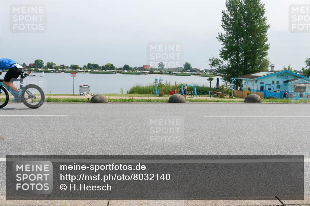 21.06.2025 - 27. Vierlanden-Triathlon H.Heesch http://msf.ph/oto/8032140 15.06.2025 11:35:16 Radfahren 695, 730 meine-sportfotos.de