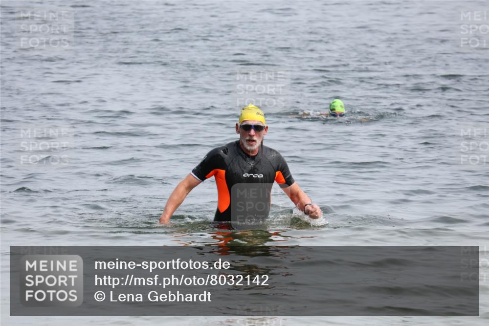 15.06.2025 - 27. Vierlanden-Triathlon Lena Gebhardt http://msf.ph/oto/8032142 15.06.2025 11:13:50 Schwimmen 966 meine-sportfotos.de