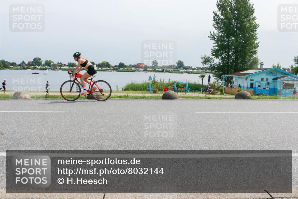 21.06.2025 - 27. Vierlanden-Triathlon H.Heesch http://msf.ph/oto/8032144 15.06.2025 11:35:18 Radfahren 695, 730, 922 meine-sportfotos.de