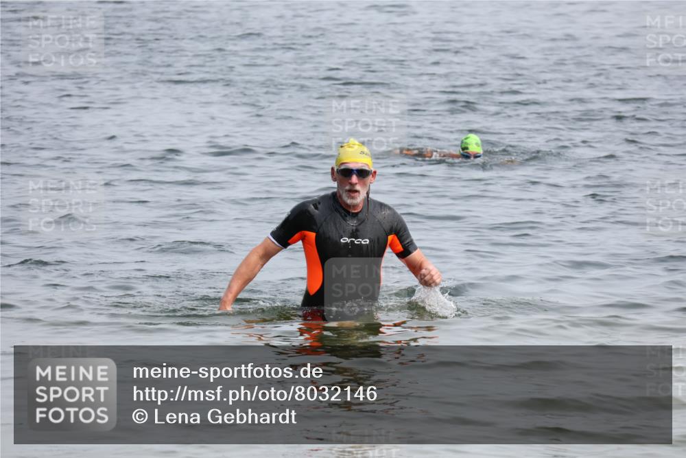 15.06.2025 - 27. Vierlanden-Triathlon Lena Gebhardt http://msf.ph/oto/8032146 15.06.2025 11:13:50 Schwimmen 966 meine-sportfotos.de